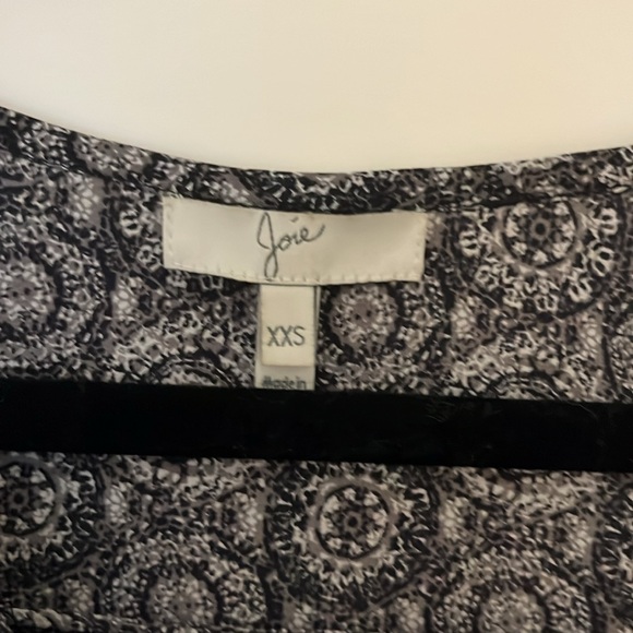 Joie Paisley, silky, button-down shirt in pristine condition - Picture 3 of 4